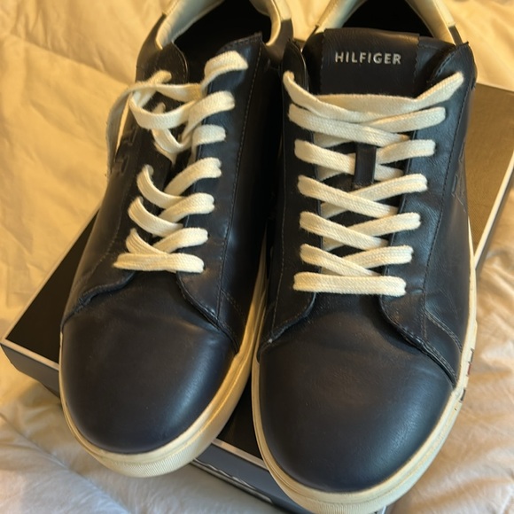 Like new Tommy Hilfiger Navy Sneakers - Picture 3 of 6